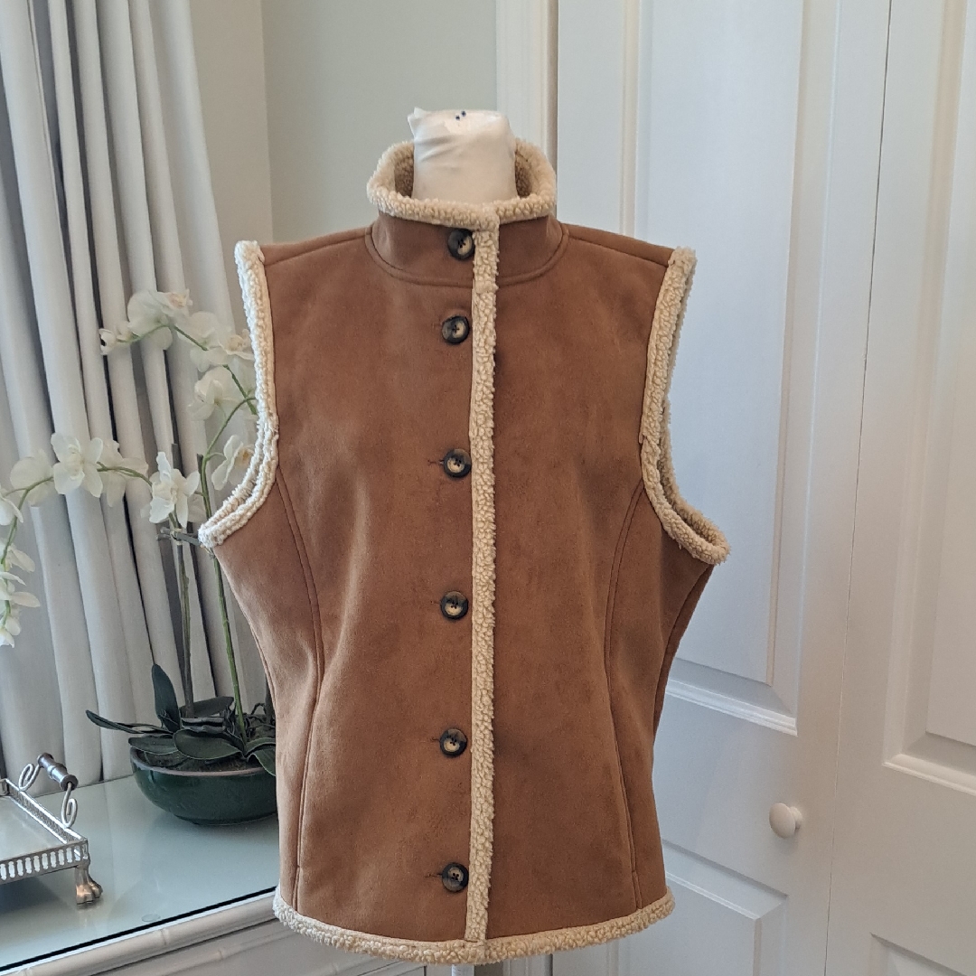 L.L.Bean Womens Classic Faux Brown Suede Button Down Vest Sherpa Style Lined Lg